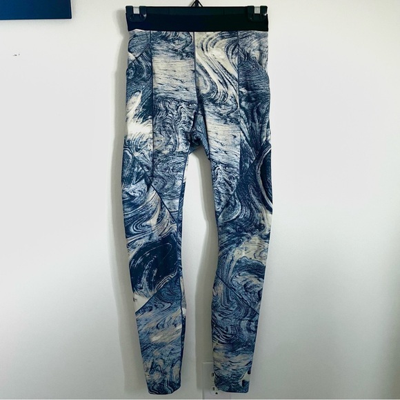 Lululemon Esker Tight in Lava Print Blue Denim Multi Size 4 EUC - Picture 4 of 13